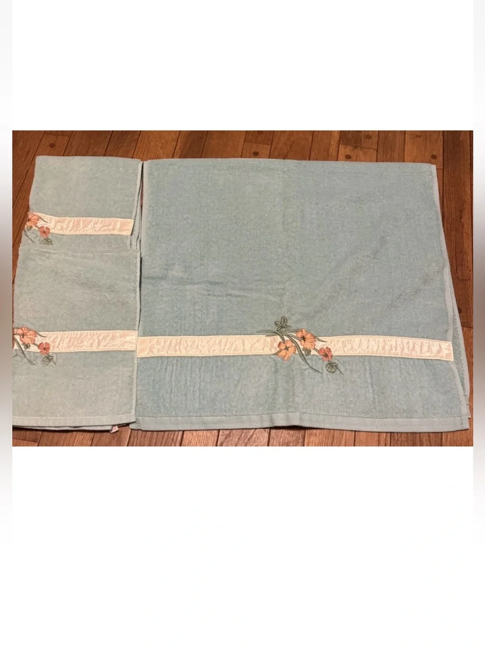 Vintage Saturday Knight Ltd Bath Towel and Two Hand Towels